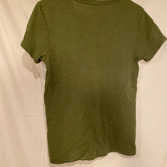 Army green Levi’s tee shirt - Picture 2 of 3